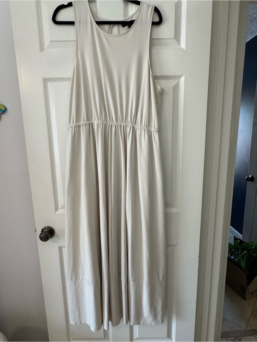 Banana Republic Cream Maxi with Cutout Back - Picture 2 of 8